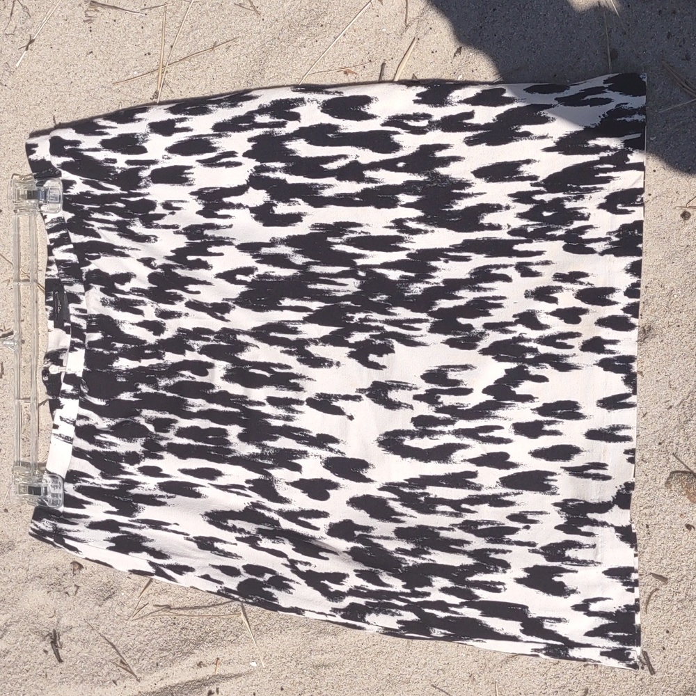 LOFT black and cream skirt